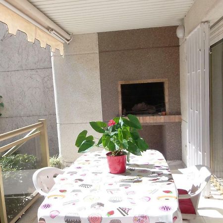 100M2 Big Apartment Private Garden And Pool/ 100M2 Gran Apartamento Jardin Privado Y Piscina / Acogedor Apartamento En Zona Tranquila Y Agradable Кембрилс Екстериор снимка
