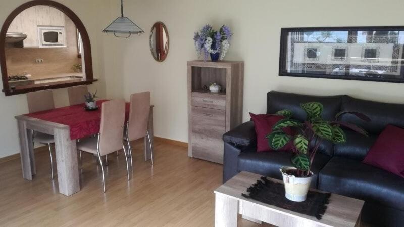100M2 Big Apartment Private Garden And Pool/ 100M2 Gran Apartamento Jardin Privado Y Piscina / Acogedor Apartamento En Zona Tranquila Y Agradable Кембрилс Екстериор снимка