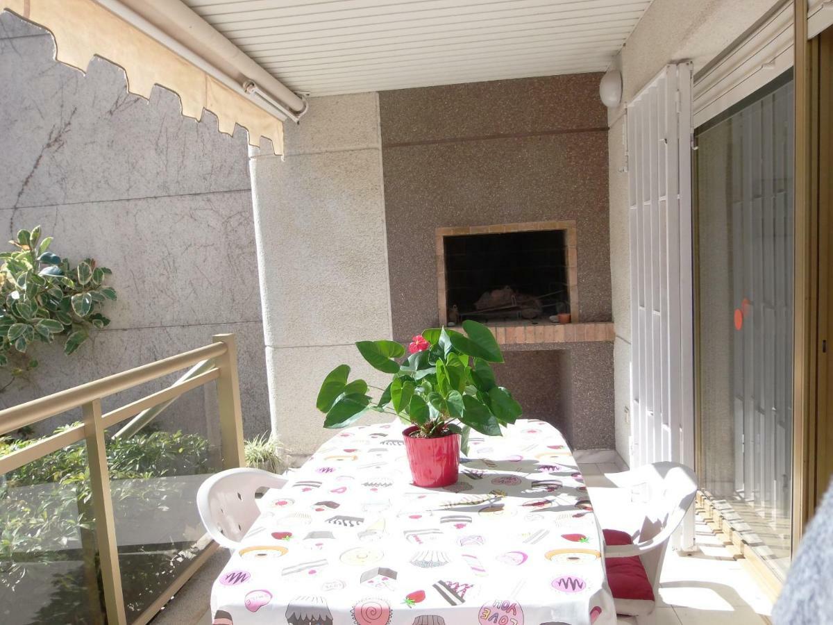 100M2 Big Apartment Private Garden And Pool/ 100M2 Gran Apartamento Jardin Privado Y Piscina / Acogedor Apartamento En Zona Tranquila Y Agradable Кембрилс Екстериор снимка